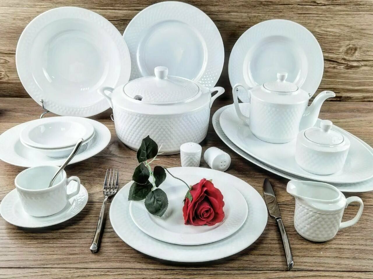 фото Обеденный сервиз на 12 персон Рэдианс Даймонд из белого фарфора от бренда Zarin Iran 102 предмета