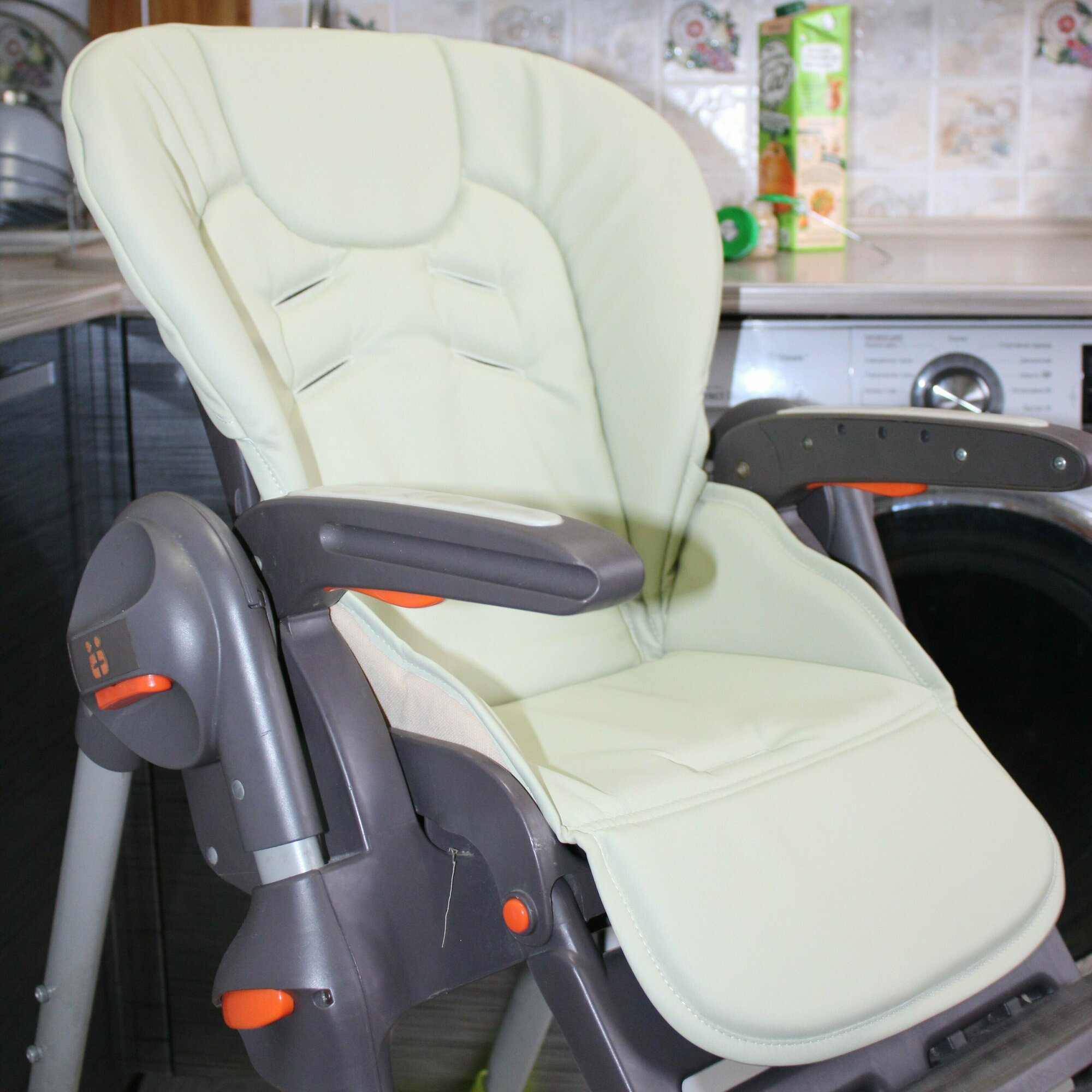 фото Чехол на стульчик Chicco Polly 2 в 1 из экокожи