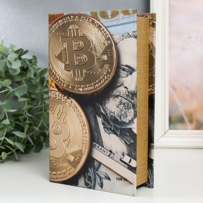 сейф с долларами и биткоином