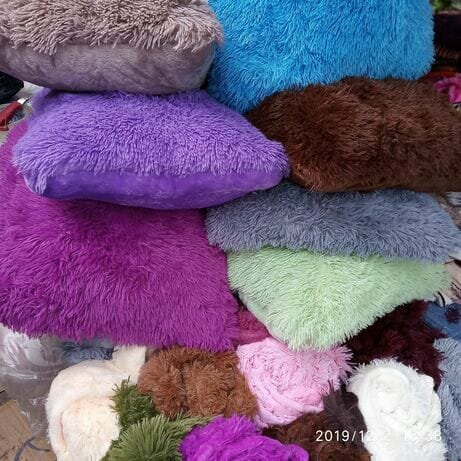 Декоративная подушка мех размер 50 на 50 см фиолетовая