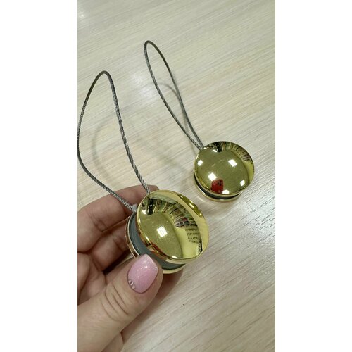 Подхват магнитный на тросе золотой круг