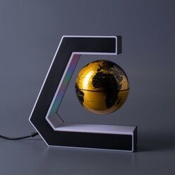 Парящий глобус в рамке с RGB-подсветкой (золотой) (D - 9см) RU