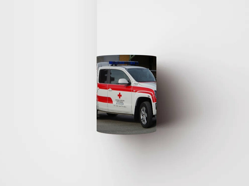 Кружка с рисунком, принтом "Красный крест, спасательная служба, врач скорой помощи" 320 мл.