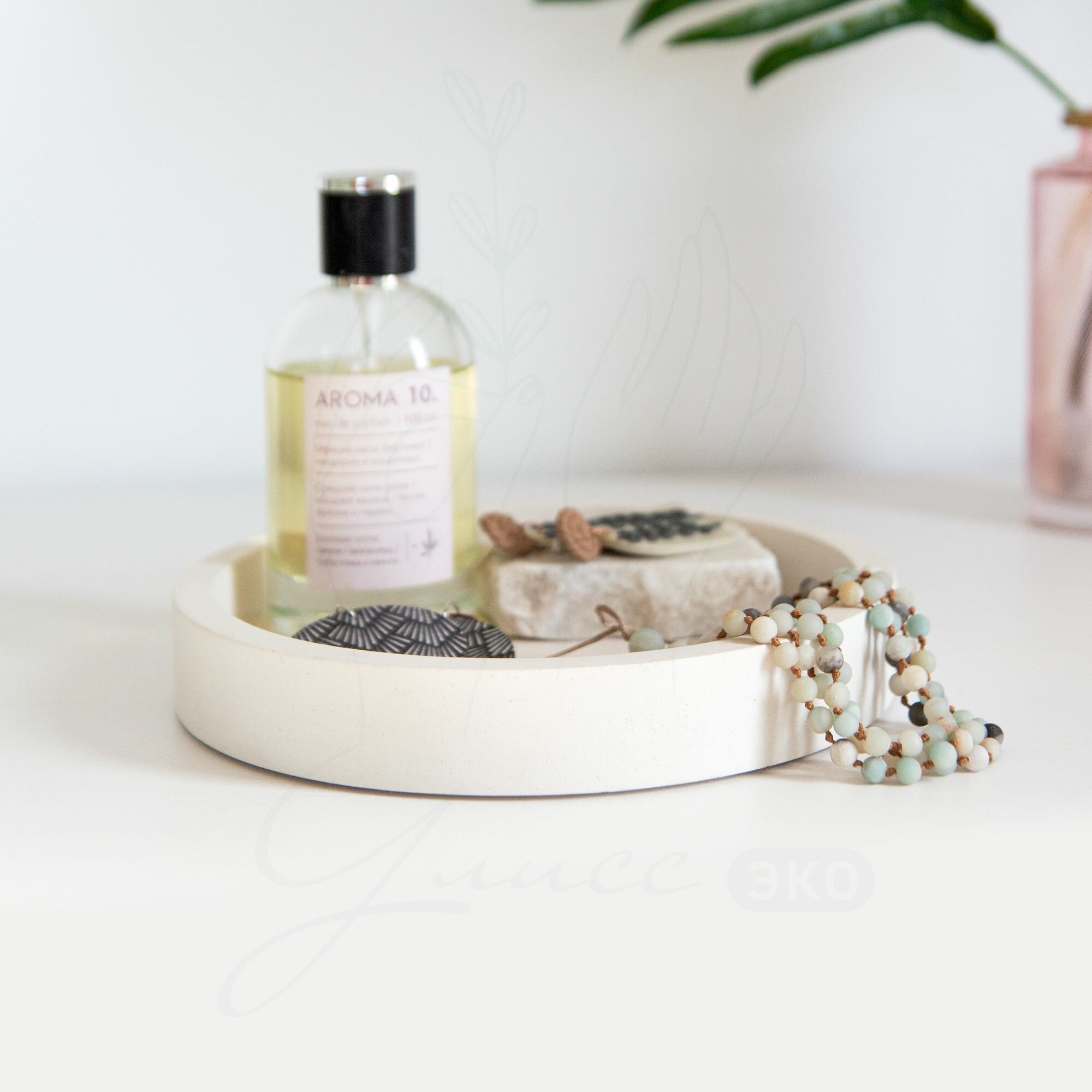 фото Круглая подставка для мелочей, белая, лак, 18x3 см / подставка для кашпо