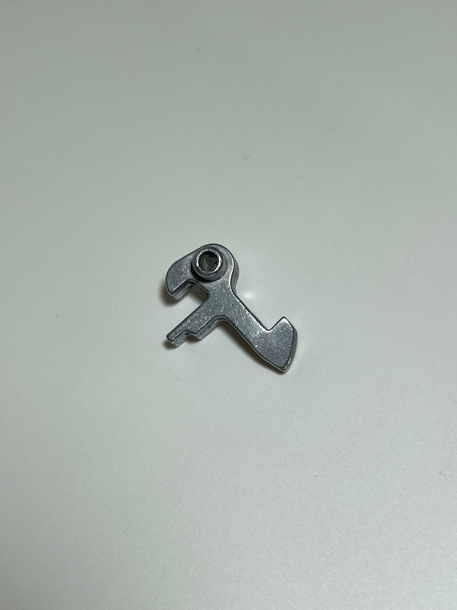 фото Крючок для стиральной машины Electrolux 560013