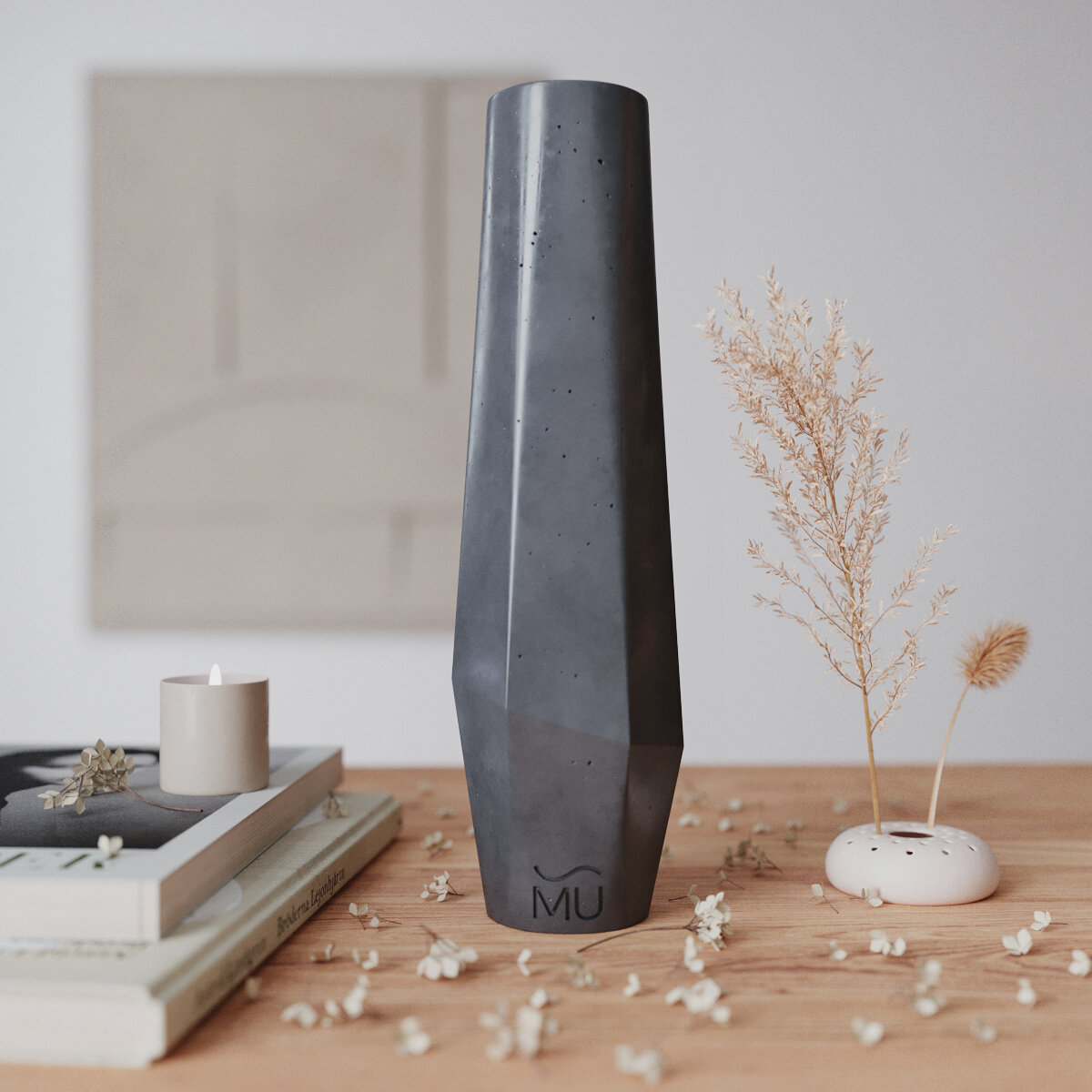 Декоративная ваза для сухоцветов Megan M, 30 см, бетон, графитовая глянцевая