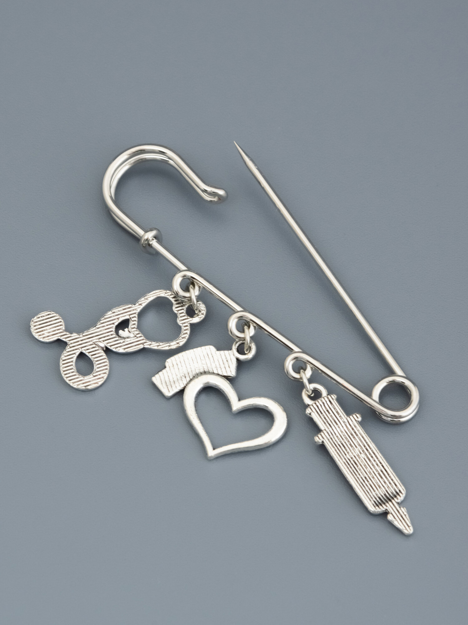 Брошь ЖемАрт, 1 шт., белый/серебристый — фото 1