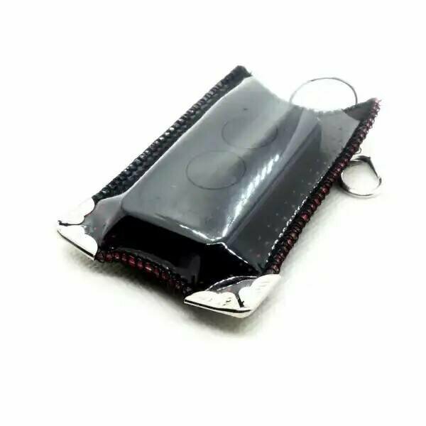 Чехол для пульта шлагбаумов и ворот Doorhan Transmitter-2 PRO черно-красный с металлическими уголками — фото 6