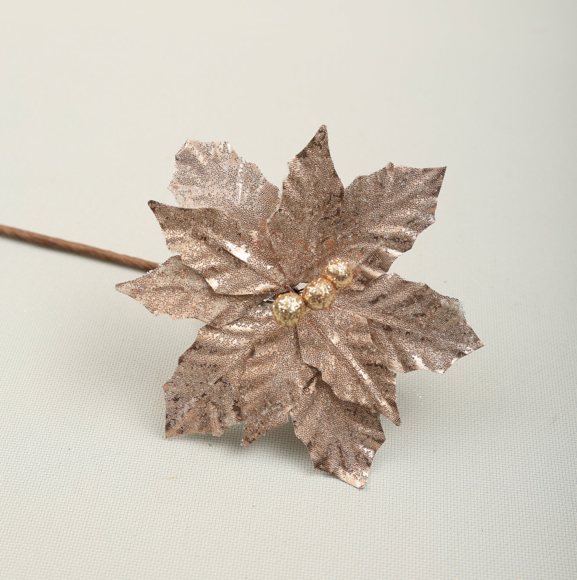 Цветок искусственный декоративный новогодний d 9 см цвет бежево-серебристый
