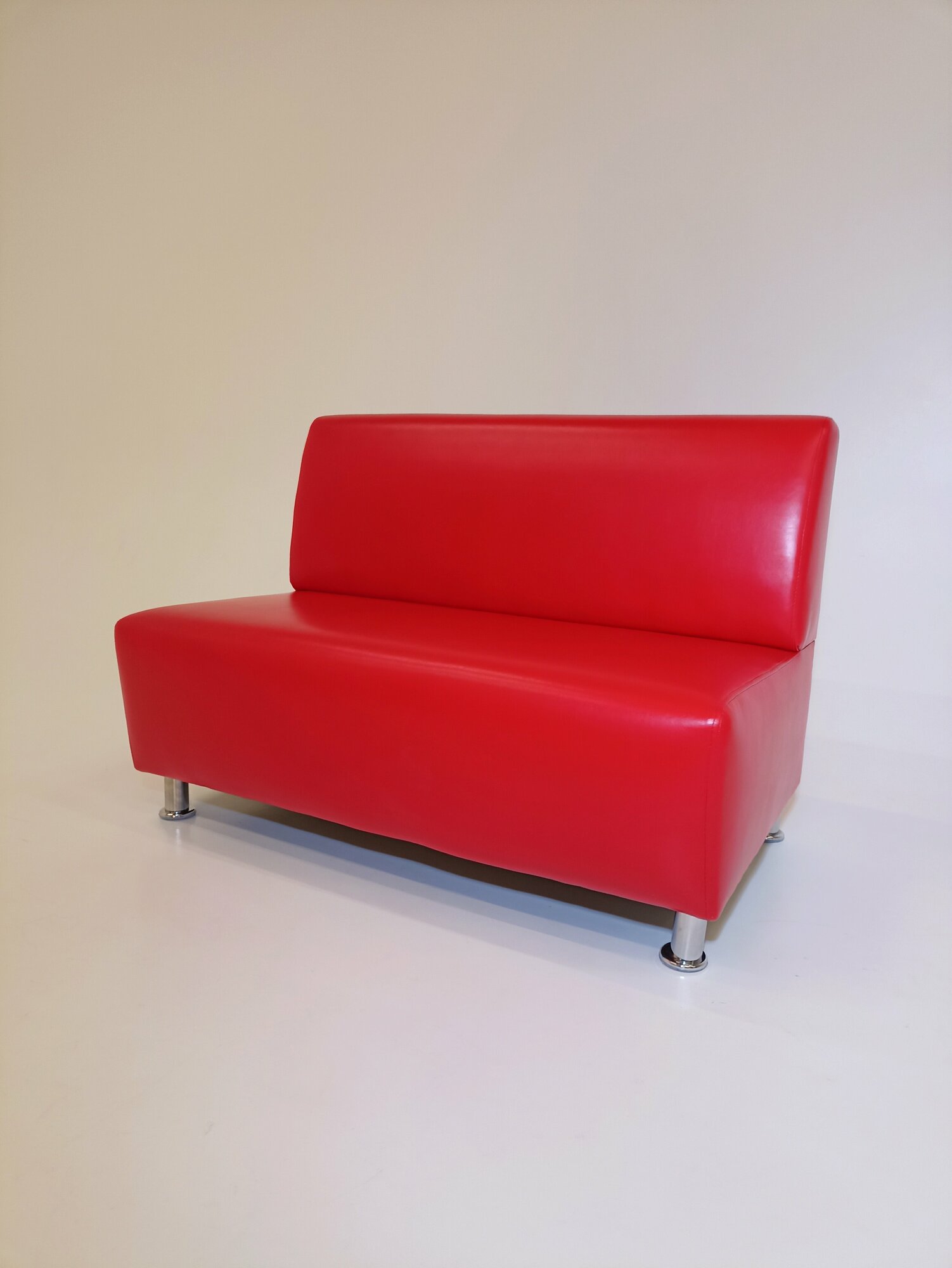 фото Диван для бара, кафе, ресторана Вегас, механизм Нераскладной, 110х67х77 см, красный