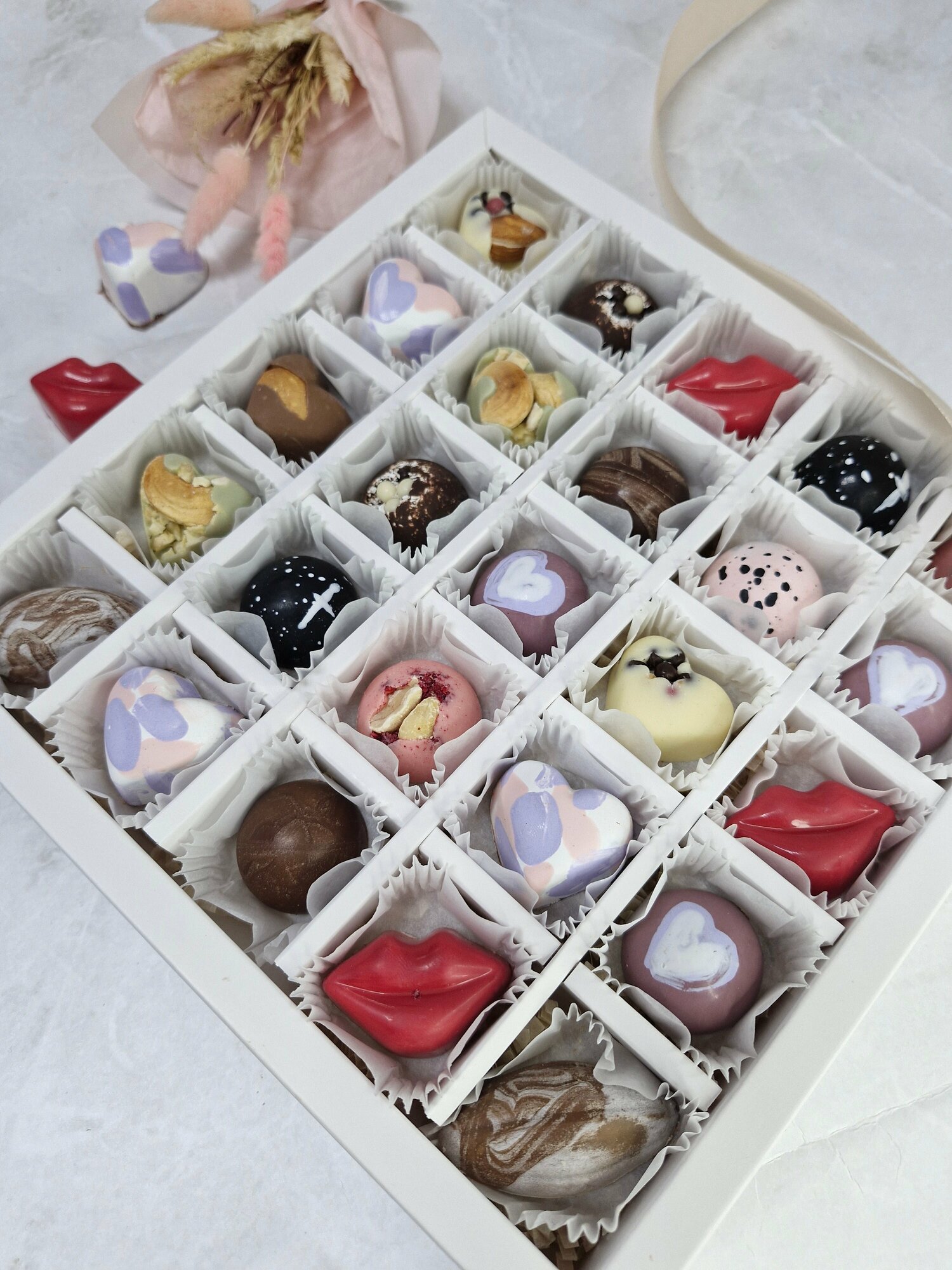 Подарочный набор "25 шоколадных конфет ассорти" от choco cake hand - фотография № 7