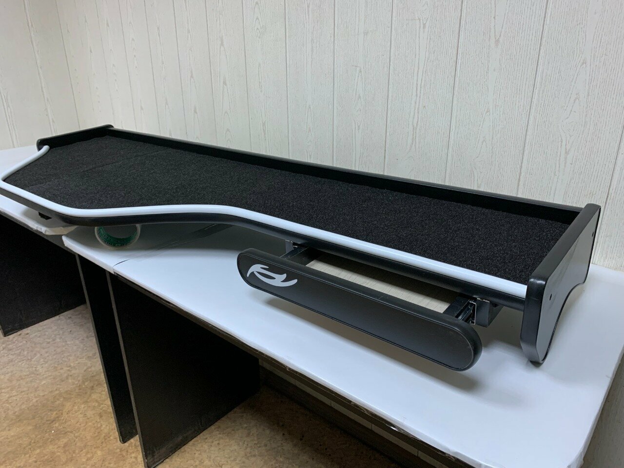 фото Стол полка для DAF XF 105/95 Чёрная кожа Белая труба