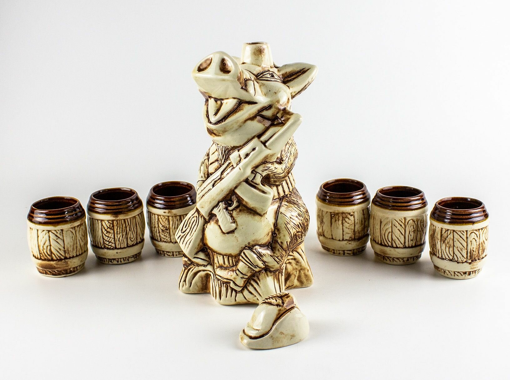 Набор для спиртных напитков "Свинка - Охотник", керамика, 7 предметов