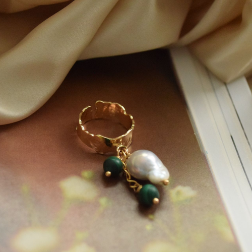 кольцо из серебра с подвесной барочной жемчужиной 17 Кольцо Catterine.U, размер 17, ширина 8 мм, золотой