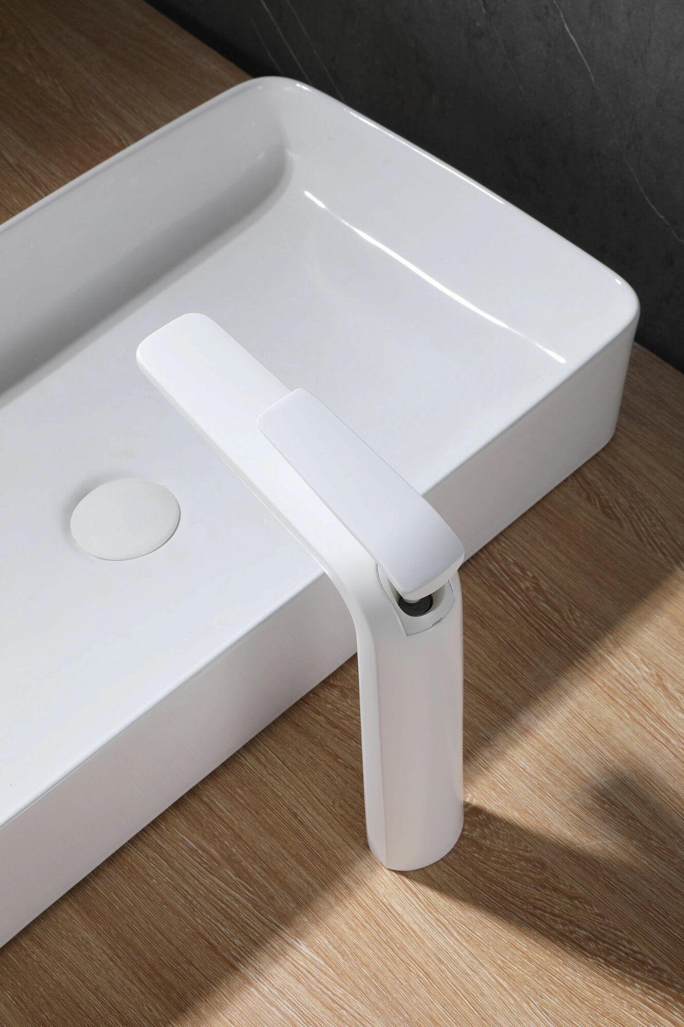 Смеситель Rose R3911C для раковины, высокий, латунный, белый, аэратор, гибкий шланг — фото 1