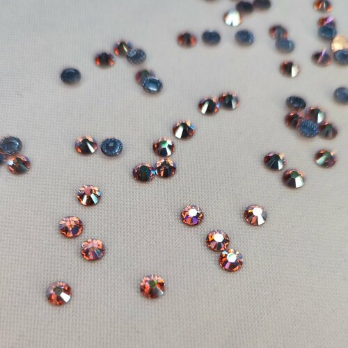Стразы Swarovski плоские с клеем 16 ss Light Rose AB 223 30шт 723₽
