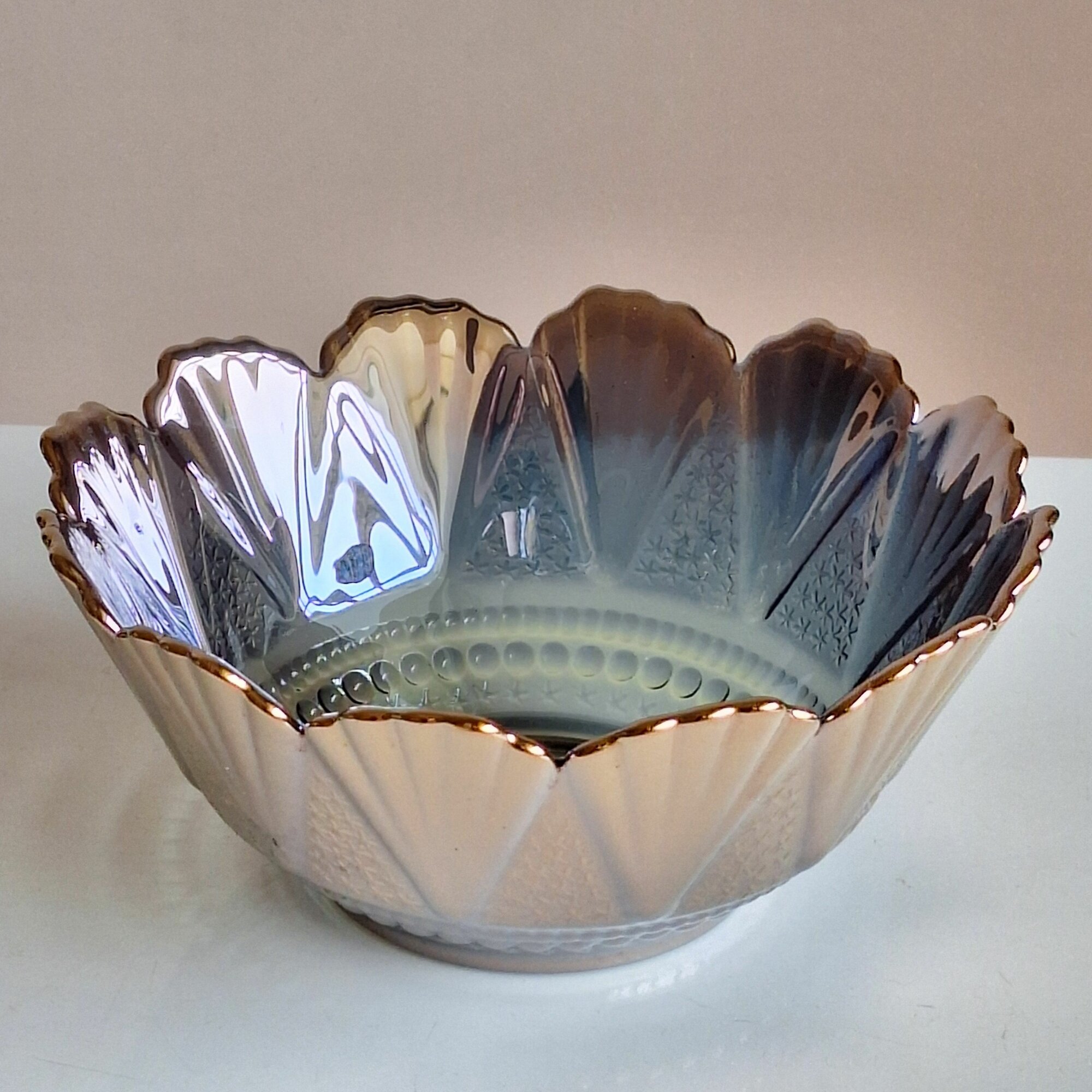 фото Ажурная конфетница на ножках, розетка для варенья, джемница