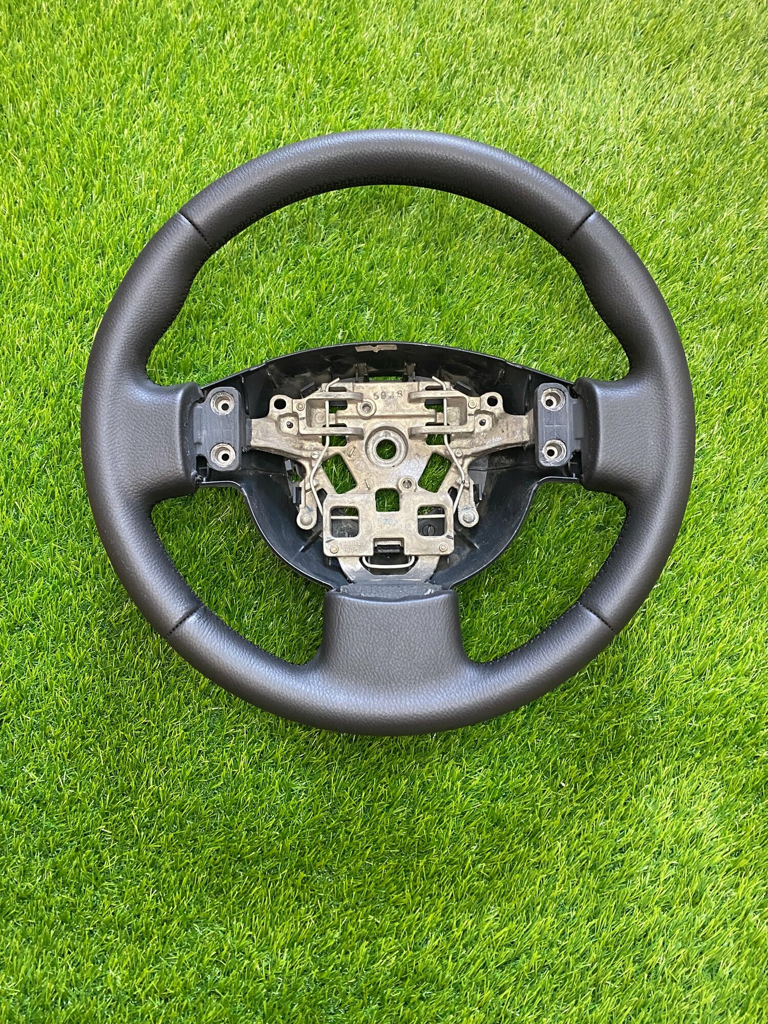 Оплетка руля для Nissan Almera Classic из текстурного материала премиум-класса