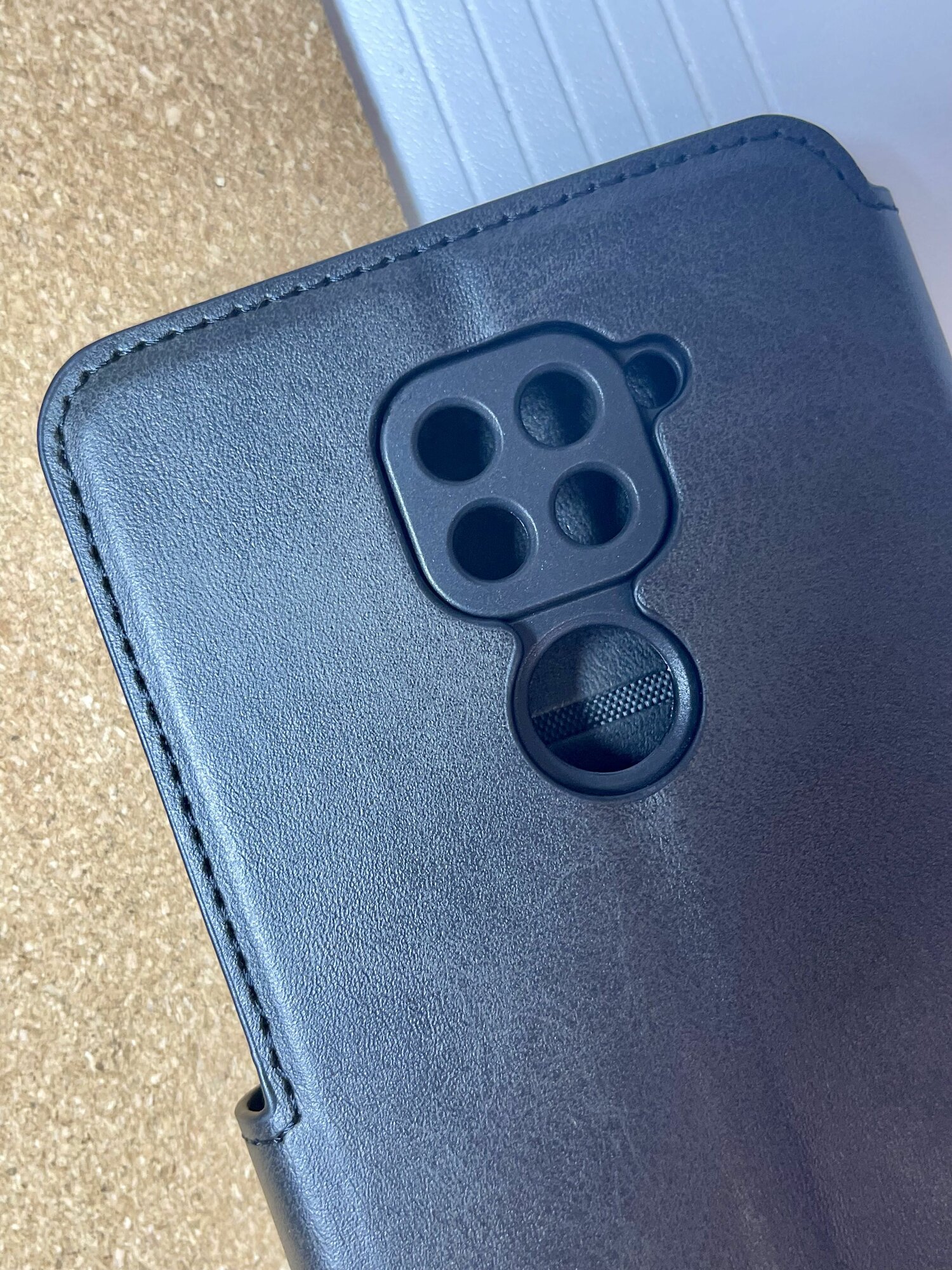 Чехол книжка для Xiaomi Redmi Note 9 кожаный с магнитной застежкой / Cяоми Редми Ноут 9, с функцией подставки, черный — фото 1