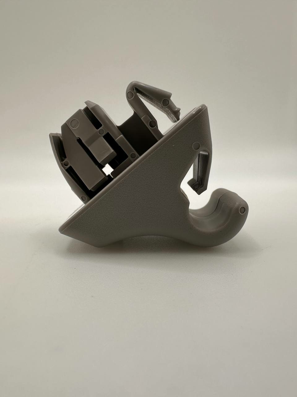 Mitsubishi Фиксатор солнцезащитного козырька арт. 7620B570HB1 шт.