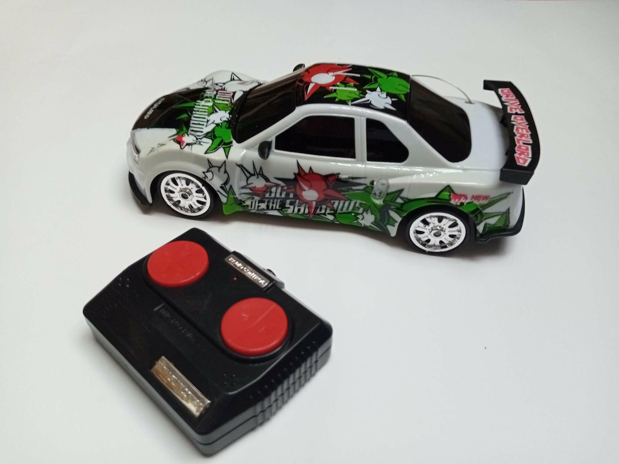 Машина на радиоуправлении Drifting, 1:18, сменные колеса, белый, пластик