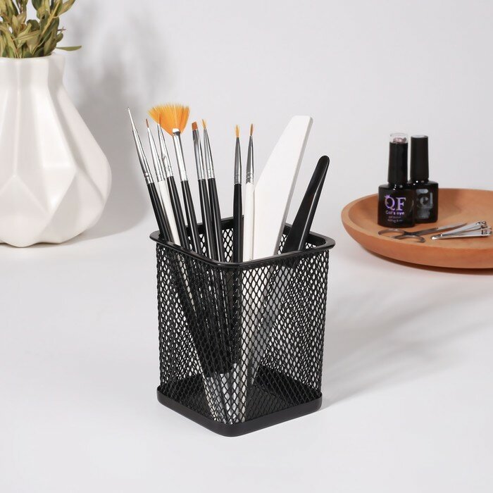 фото Подставка для хранения маникюрных/косметических принадлежностей, 9,5 × 8 см, цвет чёрный