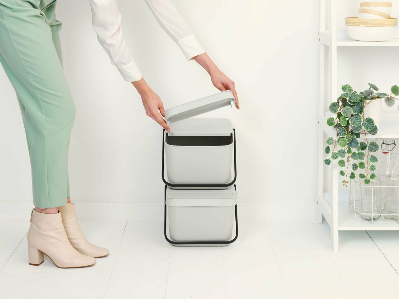 Ведро для мусора 20 л Brabantia Sort & Go Stackable светло-серый - фото №9