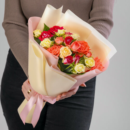 Изображение товара Букет Мегацвет24 "Роза Микс", кустовые розы, 40 см, дизайнерская упаковка, 9 штук