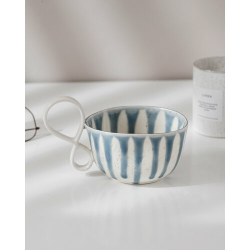 Кружка Linadelika с ручкой в форме Бесконечности серого цвета с брызгами блестящей платины из фарфора 400мл