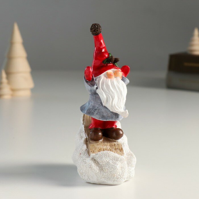 Sima-land Сувенир полистоун "Дед Мороз колпак на глазах, с веточкой, на сноуборде" 9х5,5х14,8 см