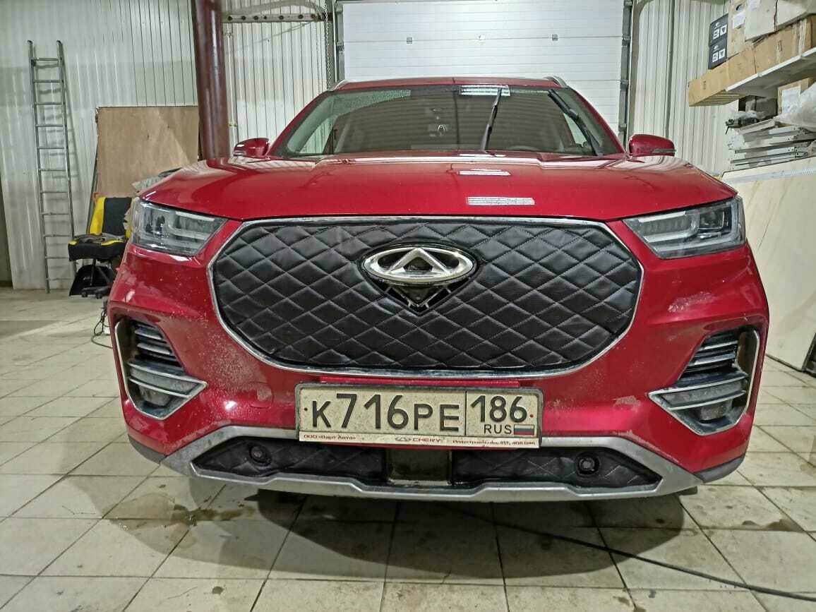 Утеплитель радиатора для Chery Tiggo 8 PRO Строчка красная Ромб Адаптирован под камеру и парктроники