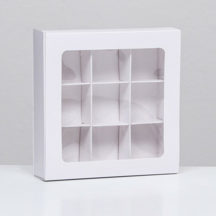 Коробка под 9 конфет с обечайкой с окном с тонкими разделителями белый 147х147х34 см