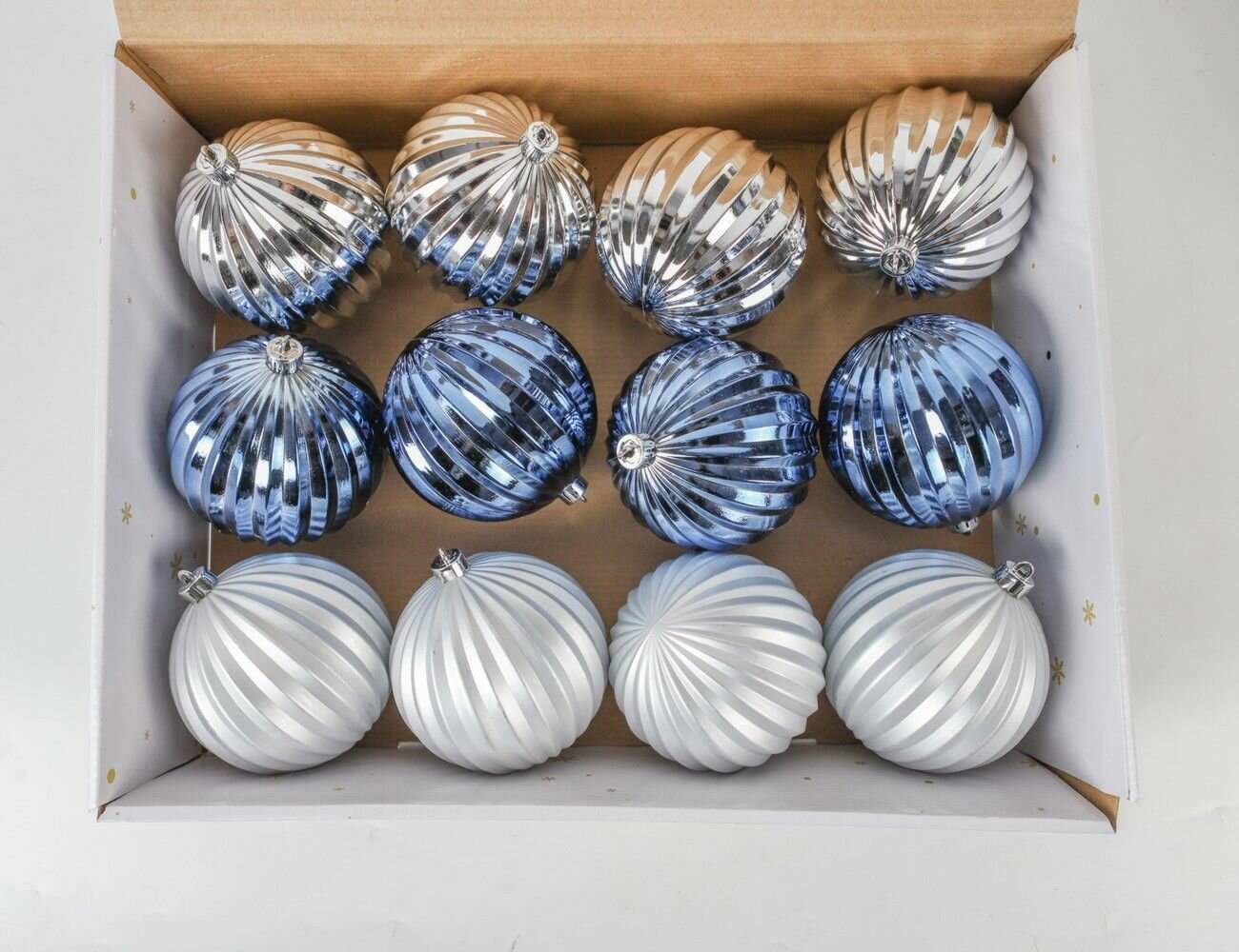 Набор пластиковых шаров белецца инвернале, серебряный с синим, 10 см, упаковка 12 шт, Winter Deco 220041