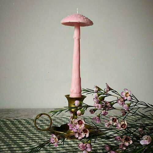 Свеча Мухомор розовый с ароматом смородинового варенья