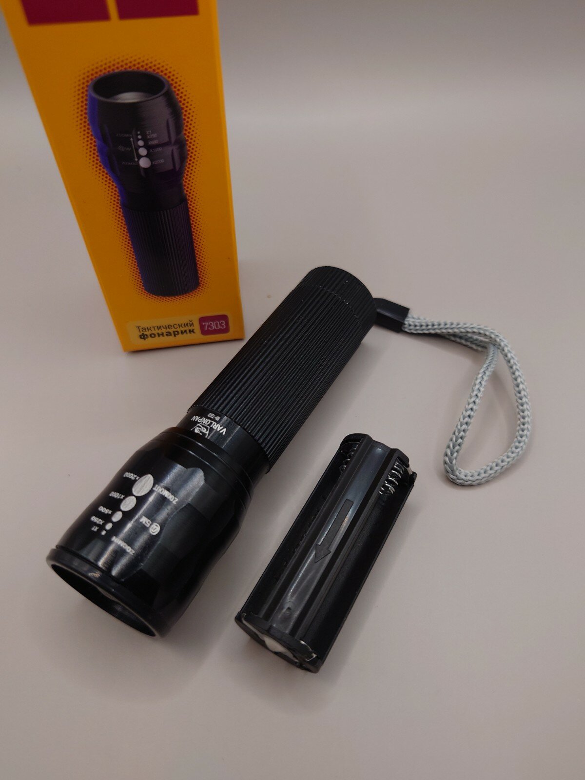 Фонарь ручной светодиодный с фокусировкой, компактный и сверхъяркий, от батареек R03 / DREAM 7303 черный