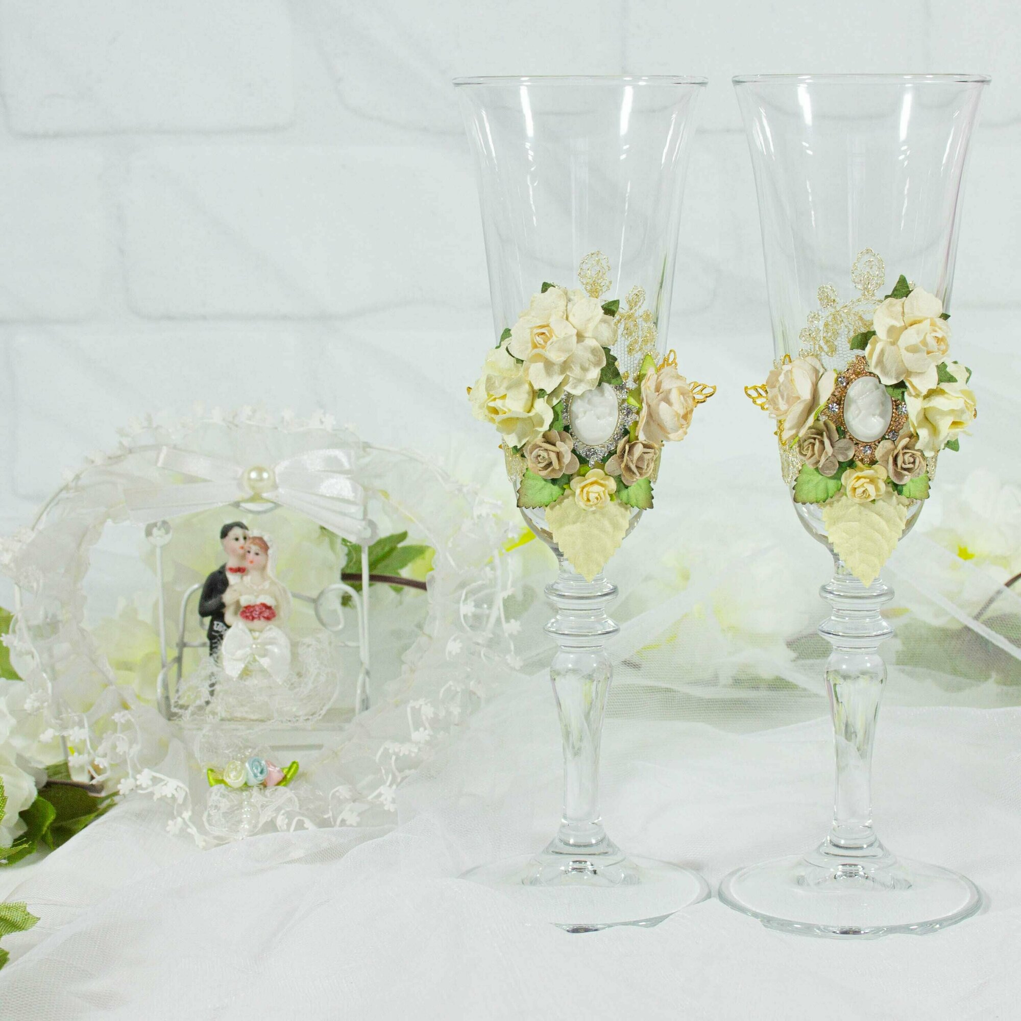 Свадебные бокалы для жениха и невесты в кремовых и молочных цветах/фужеры для свадьбы/набор бокалов ручной работы