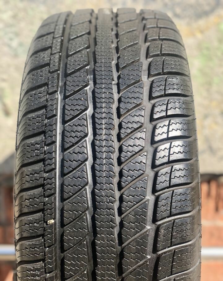 GT Radial Champiro WT-AX 235/55 R17