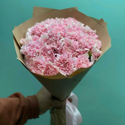 Изображение товара Монобукет Demin Flowers, 25 гвоздик, букет 61см, красные, оберточная бумага, крафт