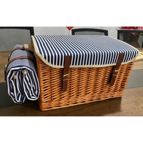 Набор для пикника на 4 персоны с пледом