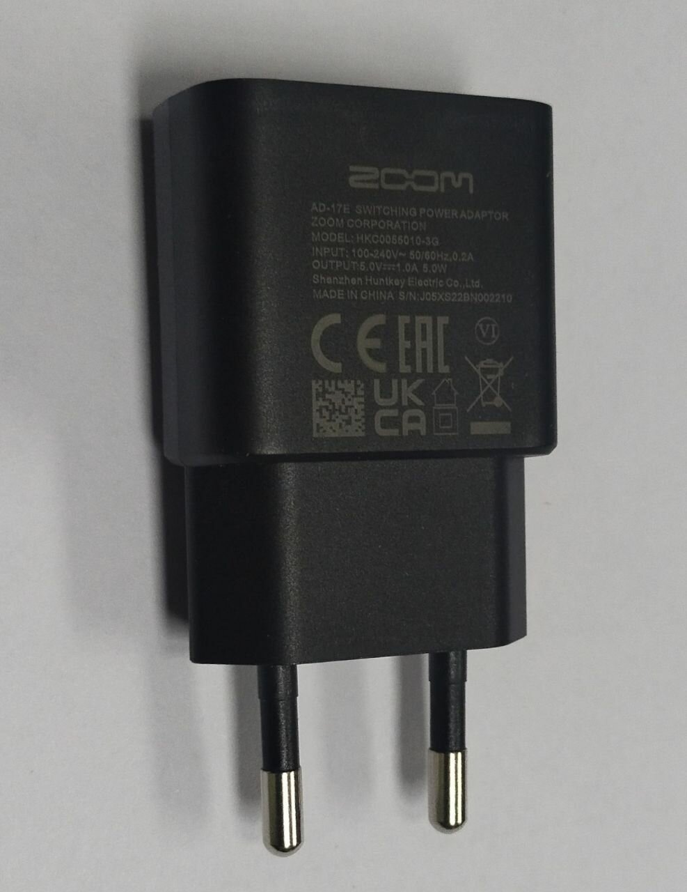 Zoom AD17E блок питания. 5V/1000 mA (H1 H2n H5 H6 Q2HD Q4 Q8 R8)