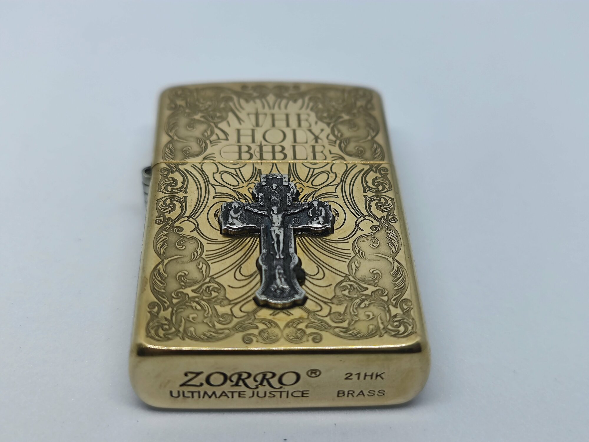 Бензиновая зажигалка Библия ZORRO THE HOLY BIBLE brass - фотография № 2