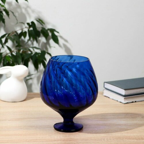 SUI Ваза Бокал риф v18л d105см h200 х 155 мм из синего стекла без декора 1537₽