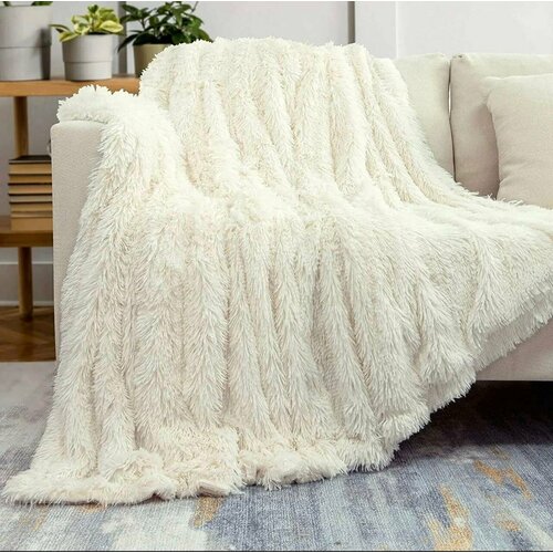 Пушистый плед с длинным ворсом 200 на 220 см Цвет Молочный 1400₽