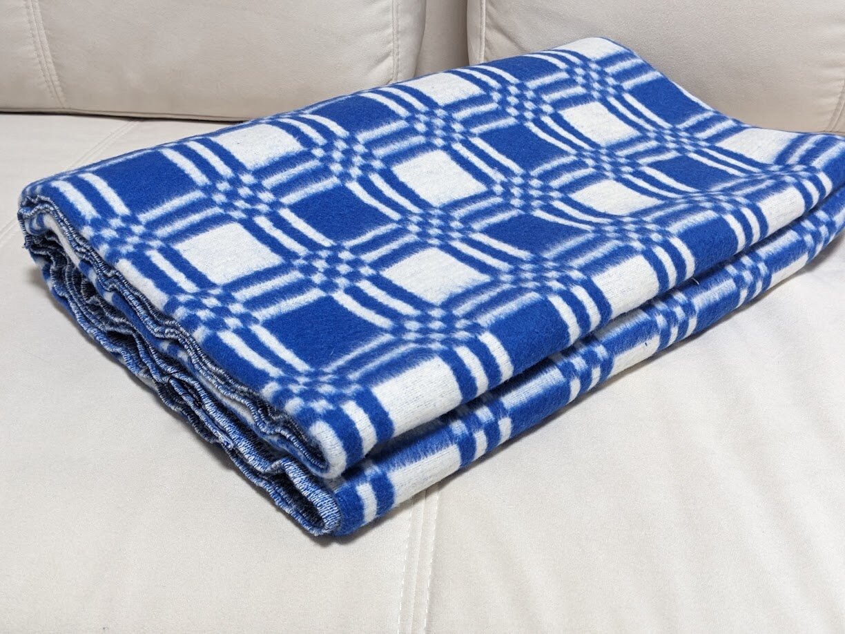 Одеяло байковое 185х200 голубое жаккард - фотография № 1