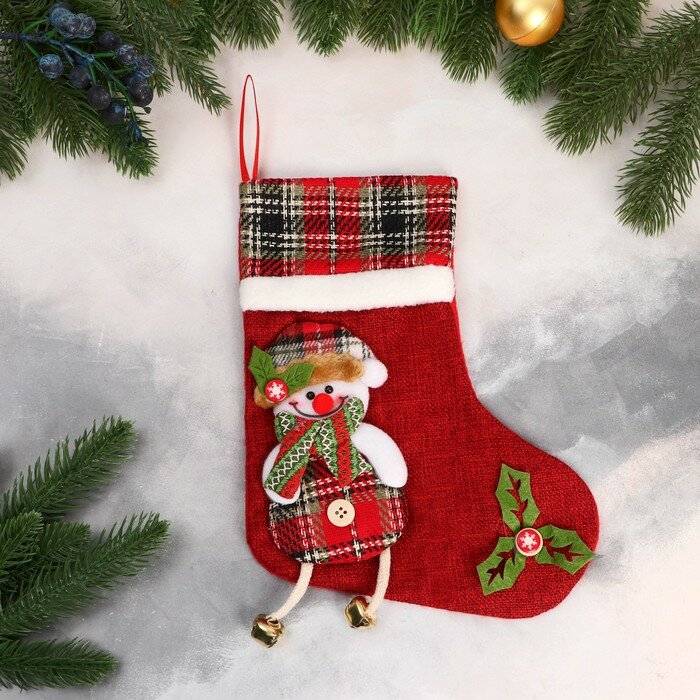 Носок для подарков Зимнее волшебство "Снеговик с длинными ножками", 19х25 см, красный
