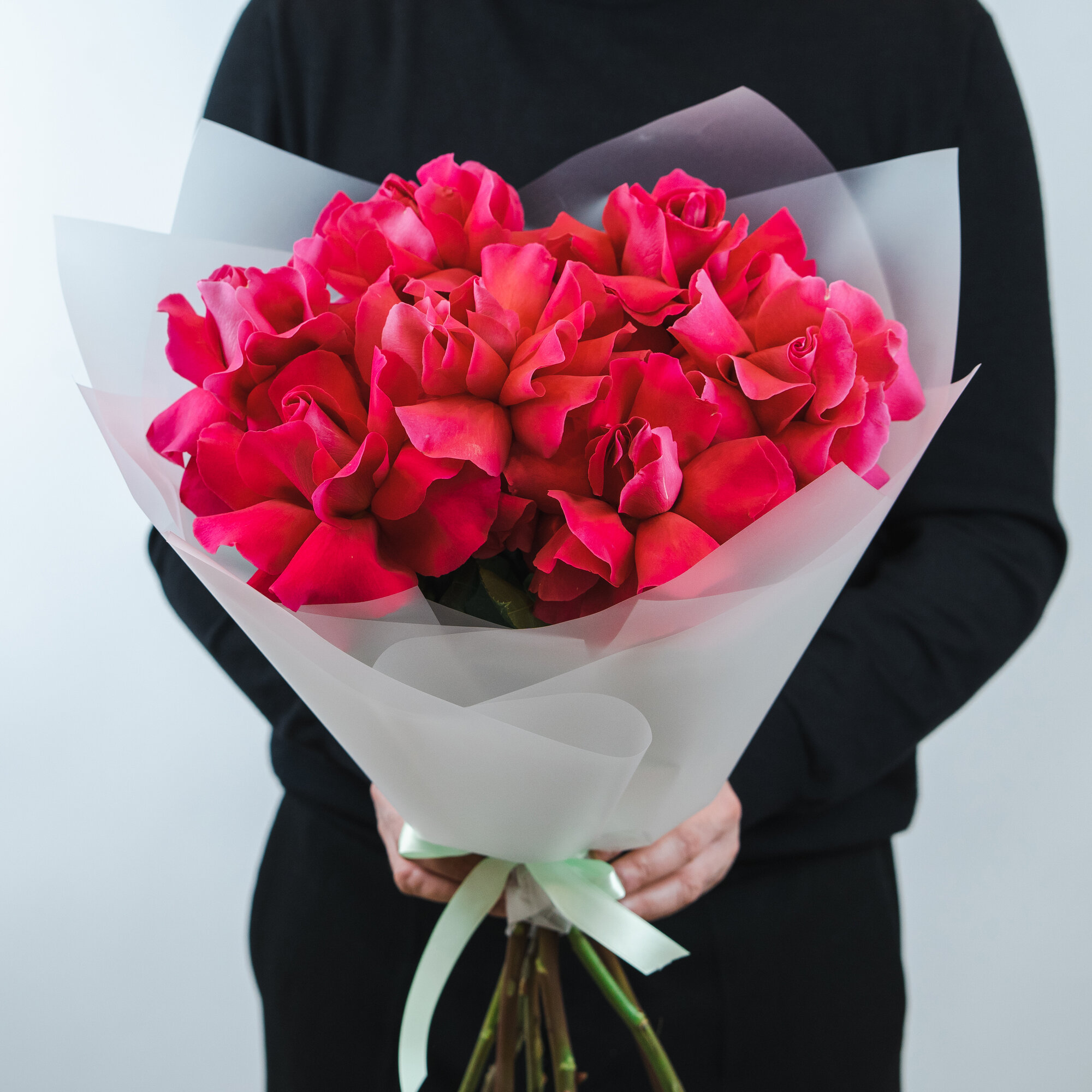 Элитный букет из 7 французских роз от IL FIORE — нежность в каждом лепестке