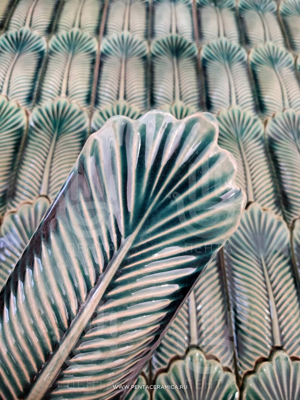 фото Плитка Перья Зеленый отлив, м2