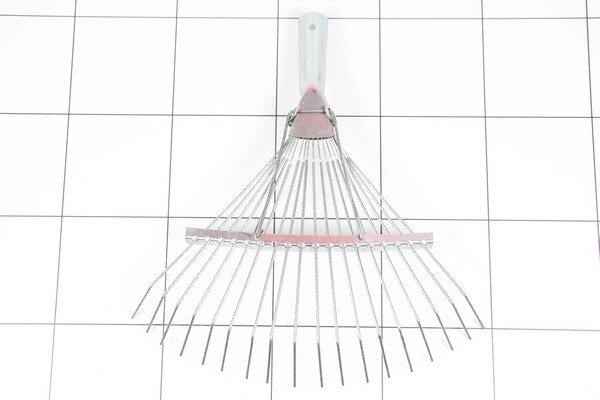 Грабли веерные 18-ти зубые проволочные