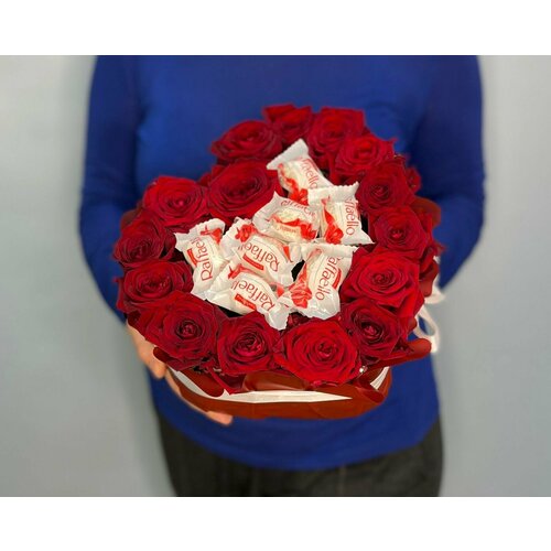 Букет живых цветов в форме сердца с красными розами, цветочная композиция, подарок девушке