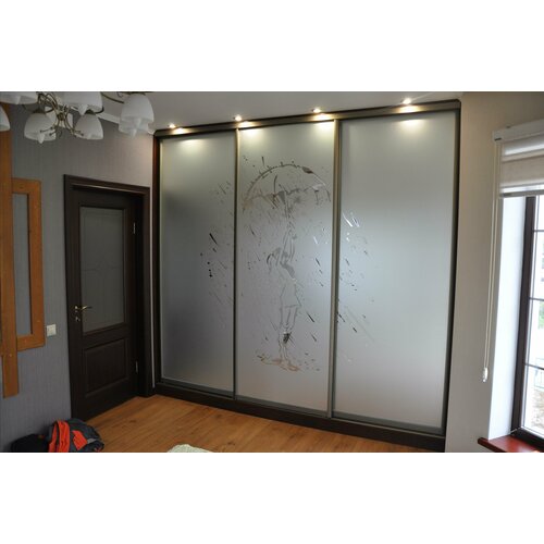 Встроенный зеркальный шкаф-купе с витражом «Девушка под зонтиком»